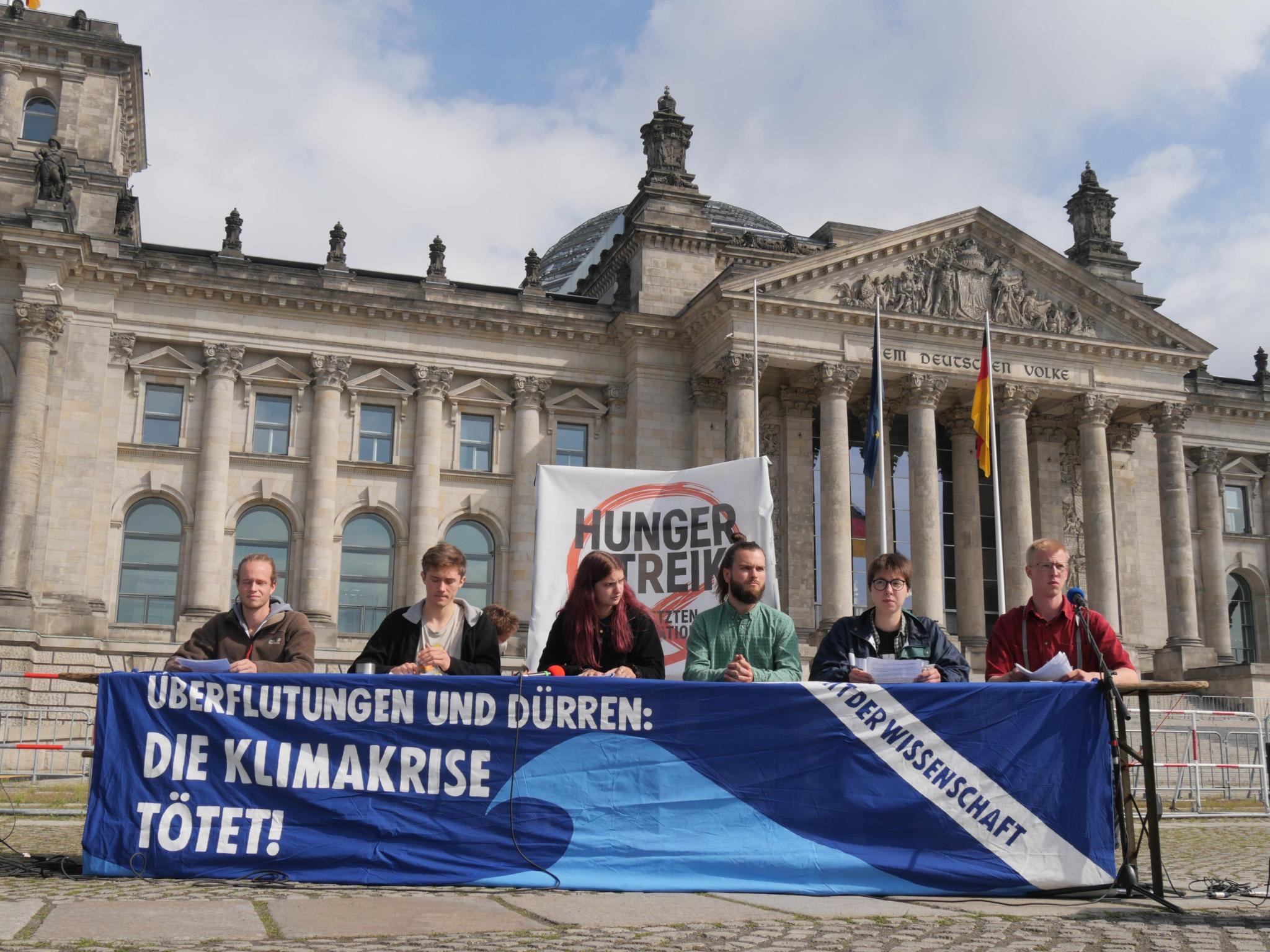 Hunger strikers demand meeting with chancellor candidates about climate ...