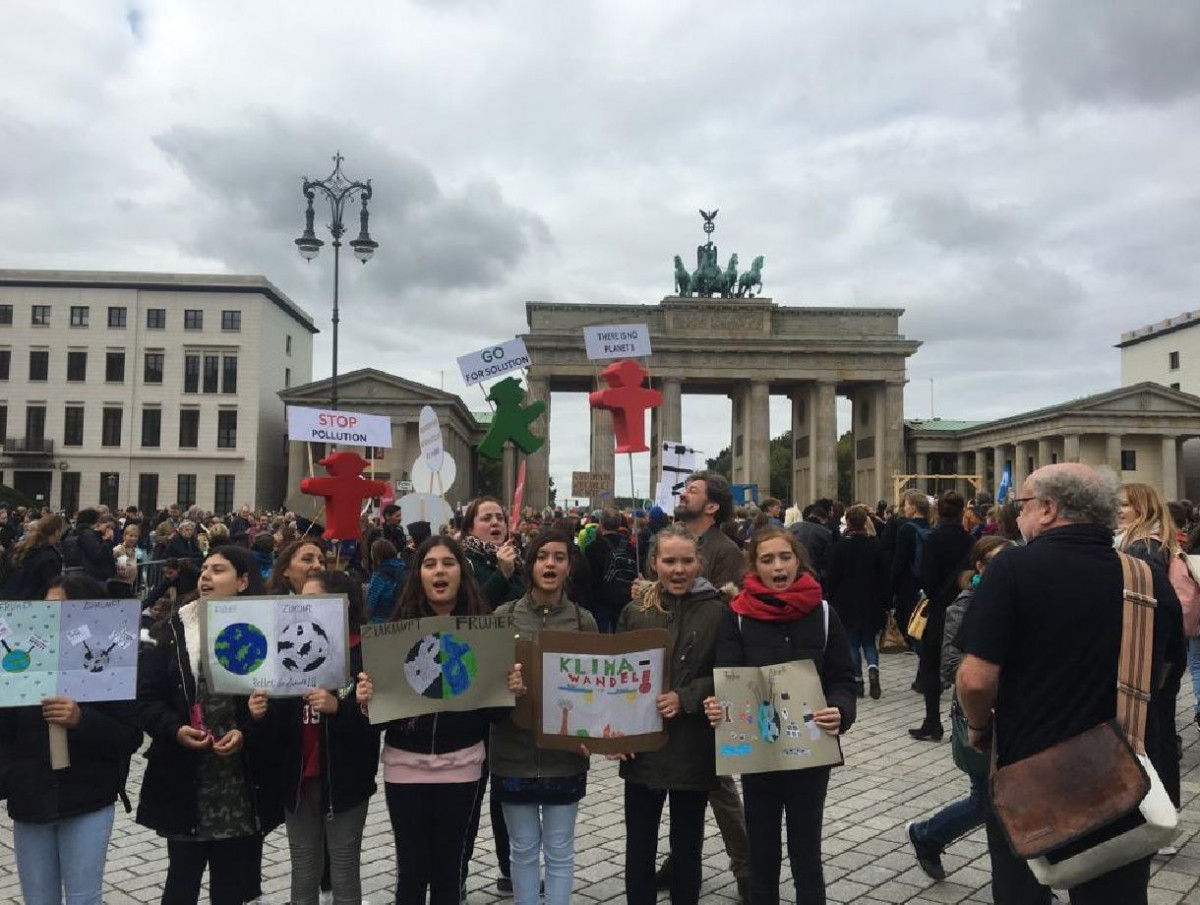 Massive Fridays For Future Climate Protests Keep Pressure On German ...