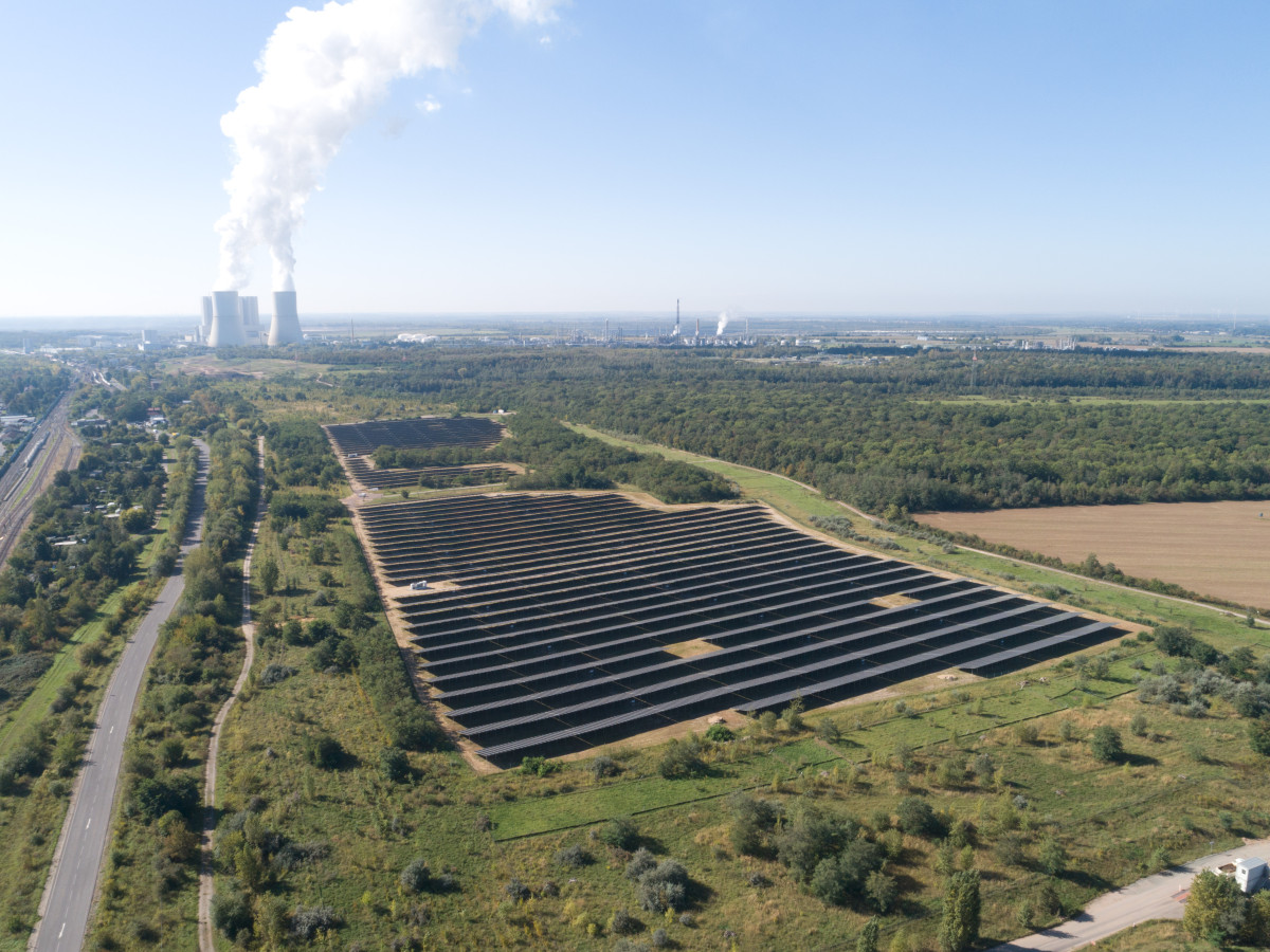 A solar farm by energy company LEAG near a lignite power plant in eastern German state Saxony. Photo: LEAG/EPNE 