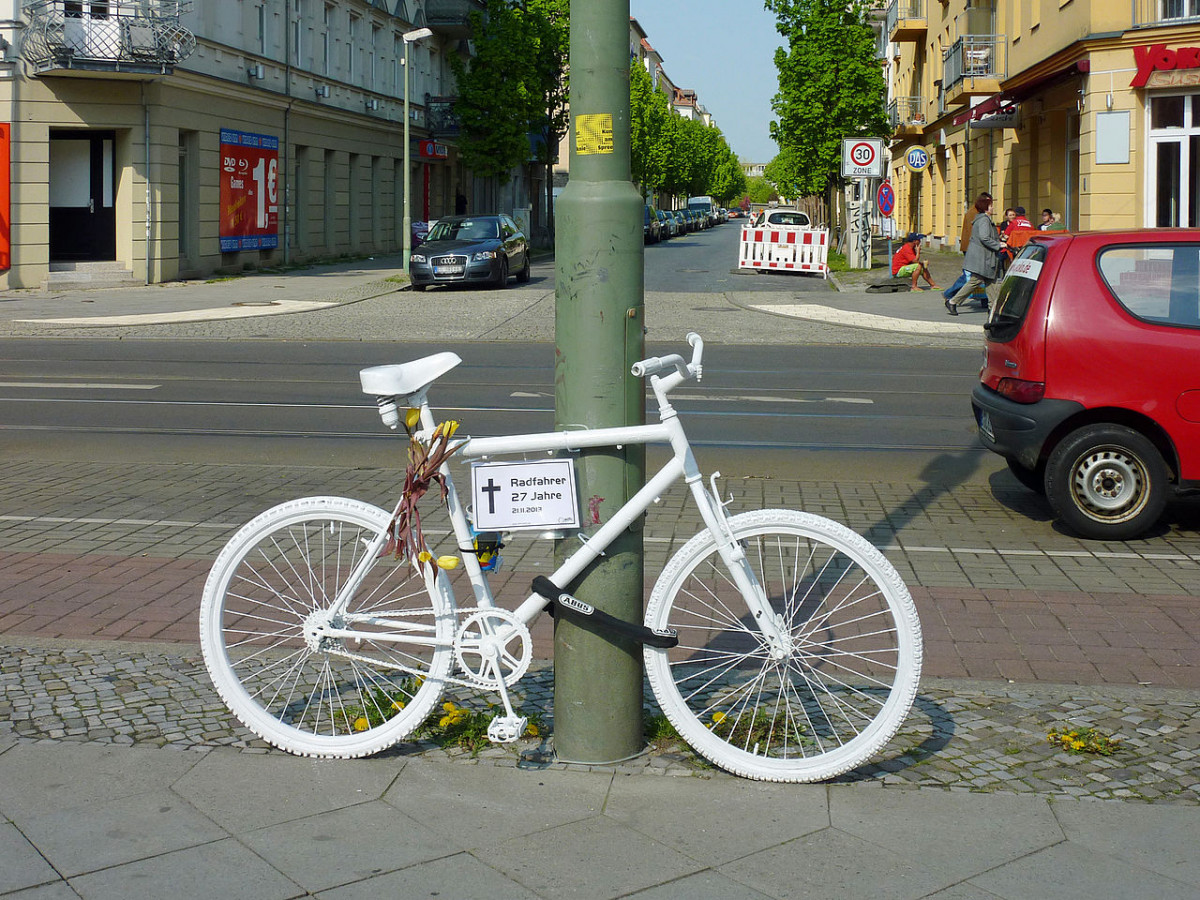 Ghost bikes mark spots where cyclists have been killed in Berlin. Photo: Lotse. Photo of a white