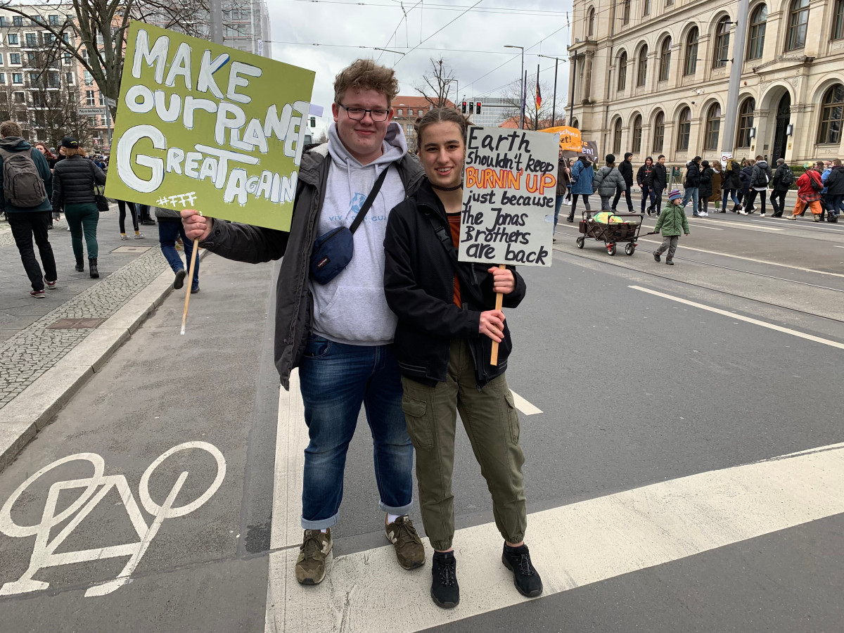 Protesters Helene Hager and Nick Bley near the German energy ministry during the 15 March 2019 protest in Berlin. Photo: Rachel Waldholz Protesters Helene Hager and Nick Bley near the German energy ministry during the 15 March 2019 protest in Berlin. Photo: Rachel Waldholz