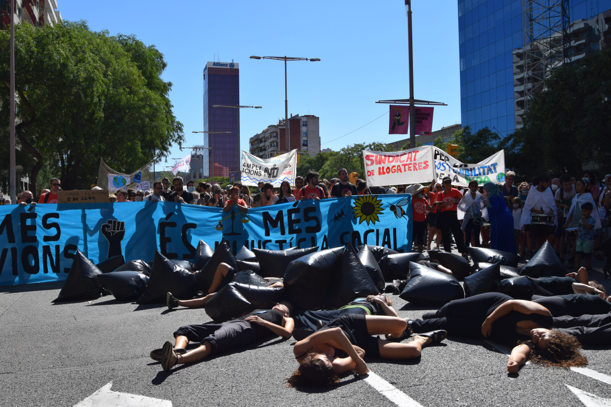 Protest against the expansion of the Barcelona airport on 19 September. Photo: Judit Alonso.