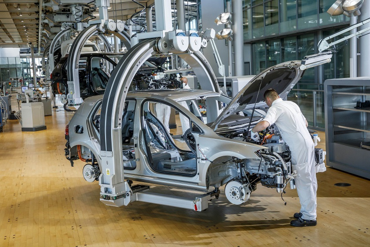 Electric vehicle production at VW. Image by VW