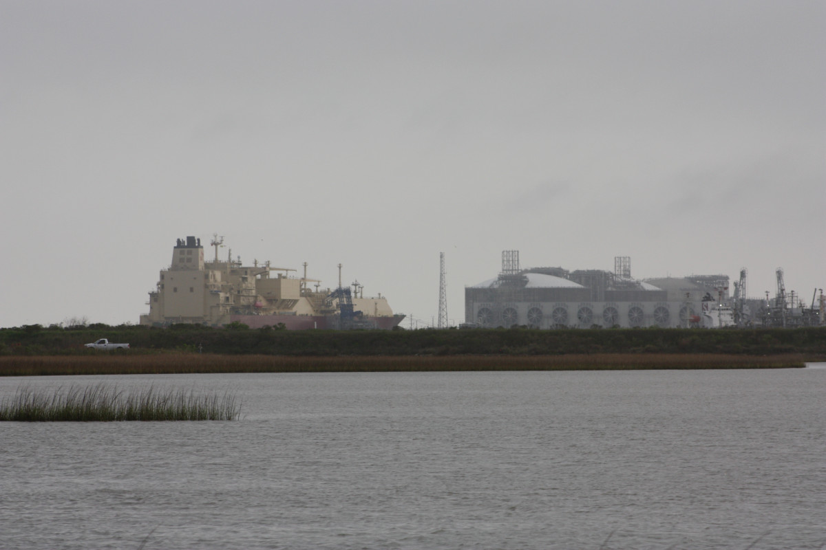 The liquefaction of natural gas at export terminals such as Freeport LNG on the Gulf of Mexico has so far been very emissions-intensive. Photo: CLEW/Wettengel 2020. Photo shows Freeport LNG export terminal in Texas. Photo: CLEW/Wettengel 2020.