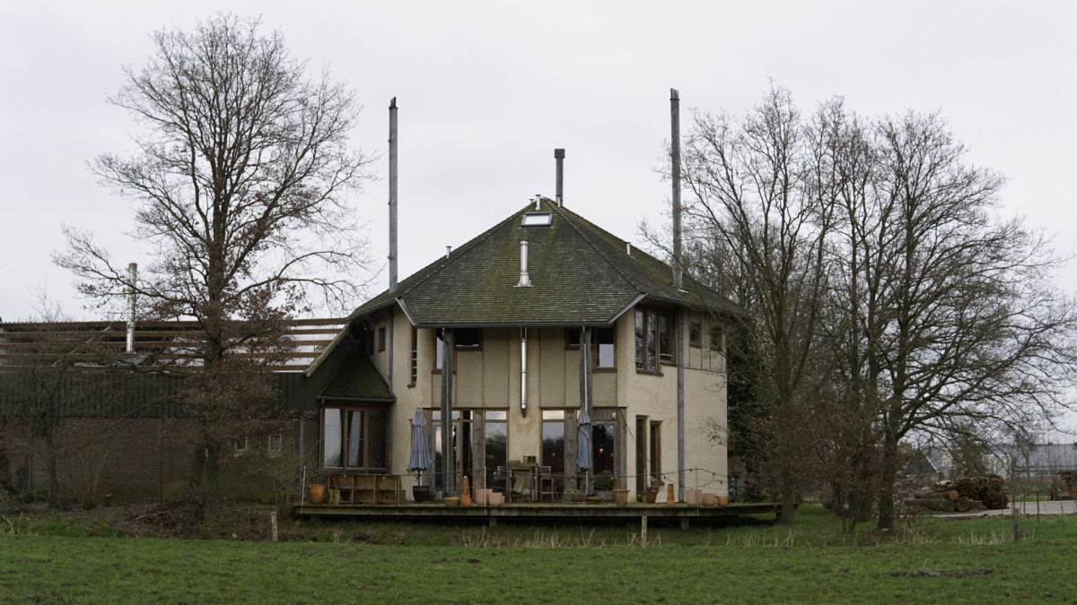 The Bio-Hotel Achterhoek in the eastern Dutch village of Lievelde was built with straw from the adjacent farm, and locally sourced clay and wood. Photo: Kyllmann/CLEW. The Bio-Hotel Achterhoek in the eastern Dutch village of Lievelde was built with straw from the adjacent farm, and locally sourced clay and wood. Photo: Kyllmann/CLEW.